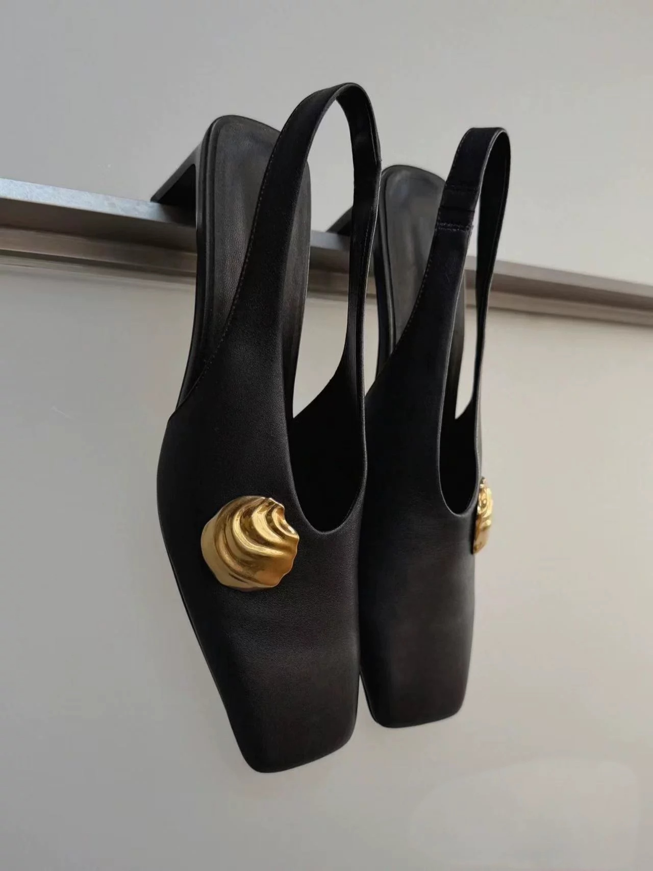 Women's Black Leather Gold She - Leather Classic Strap 评论和价格